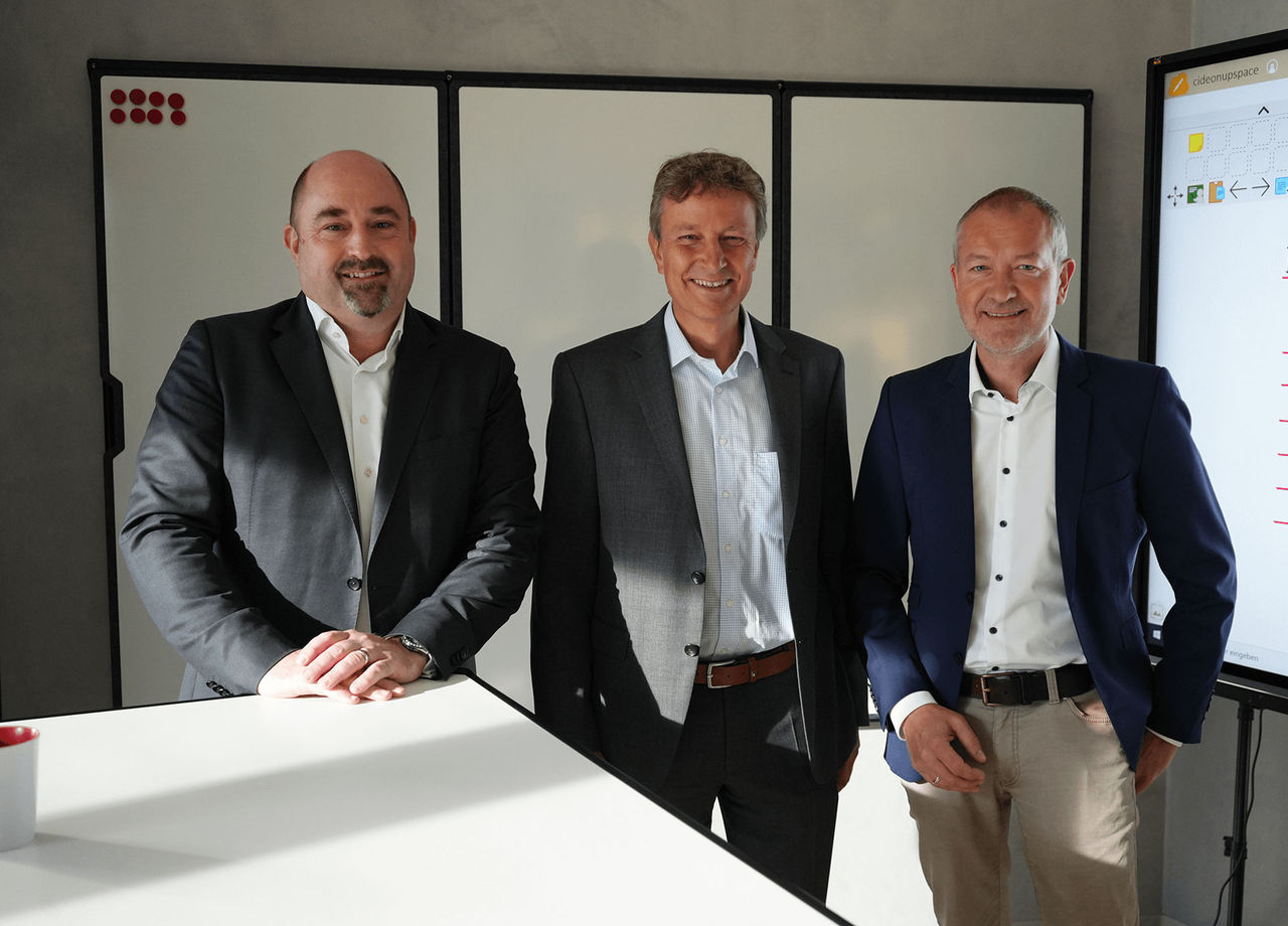 Vertragsunterzeichnung CIDEON & NTT DATA Business Solutions